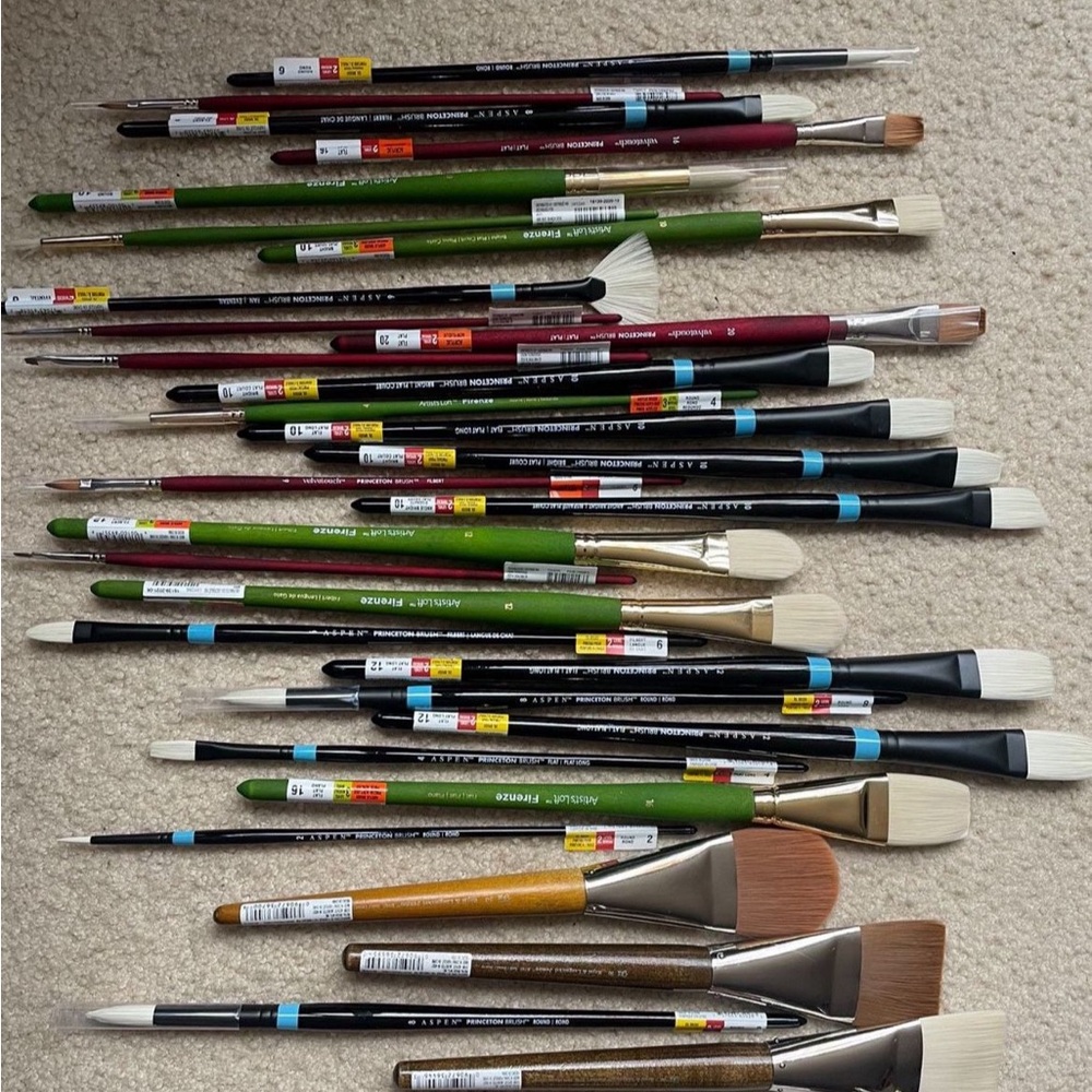 35 High End Paint Brushes. Master touch, Velvotouch, and  Royal & Langnickel®